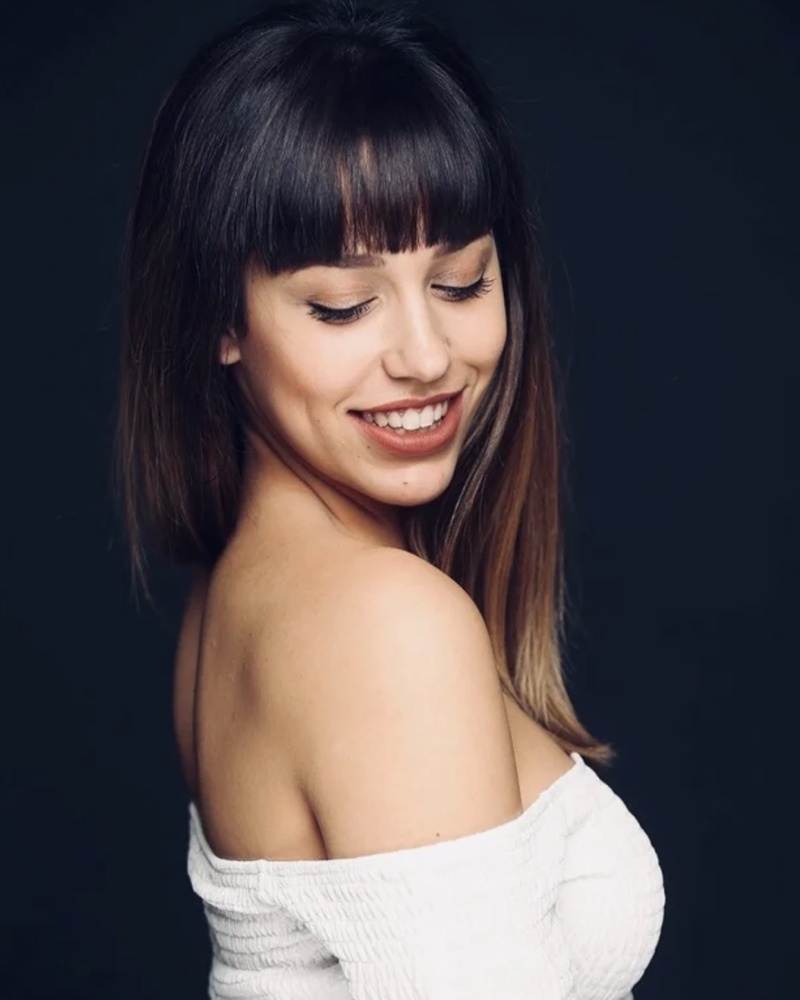 Une actrice porno espagnole vient d'arriver.